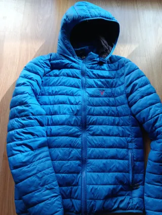 Chaqueta de plumas azul