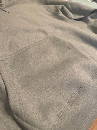 Sudadera Nike Solo Swoosh Gris