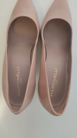 Zapatos de salón tacón beige. Piel.