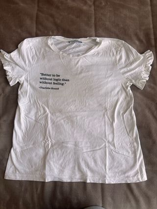Camiseta blanca con cita Charlotte Brontë