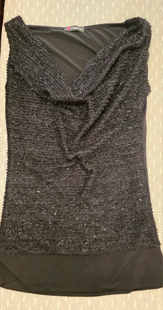 Top brillante negro