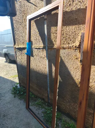 Puerta aluminio color madera