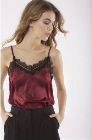 Top lencero satén con encaje negro