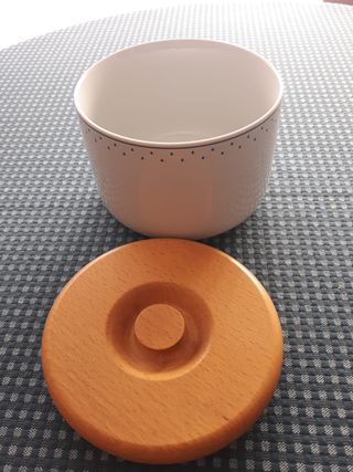 Porta biscotti in ceramica con coperchio in legno