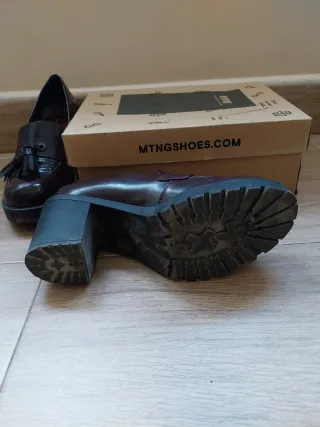 Zapatos mujer color burdeos con tacón de 7 cm