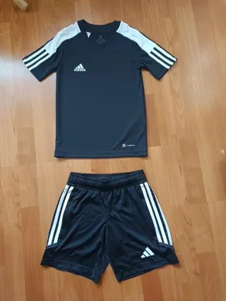 Conjunto deportivo Adidas niño negro talla 7-8.