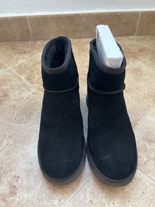 Botas UGG negras con cuña interior T.37. 3 usos