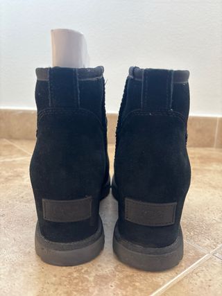 Botas UGG negras con cuña interior T.37. 3 usos