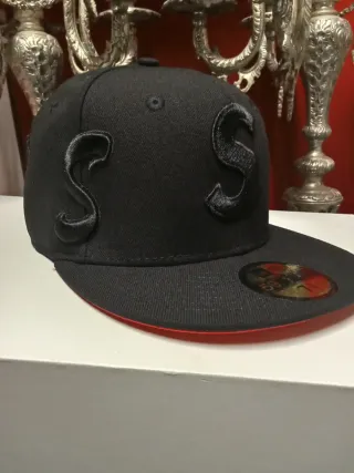 Gorra New Era 59Fifty Negra Supreme Talla 7.3/8