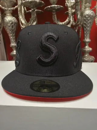 Gorra New Era 59Fifty Negra Supreme Talla 7.3/8