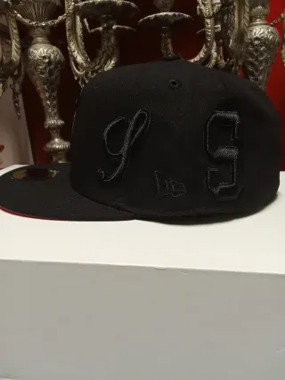 Gorra New Era 59Fifty Negra Supreme Talla 7.3/8