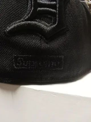 Gorra New Era 59Fifty Negra Supreme Talla 7.3/8