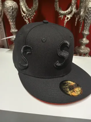 Gorra New Era 59Fifty Negra Supreme Talla 7.3/8