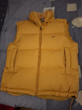 Chaleco Nike plumífero amarillo