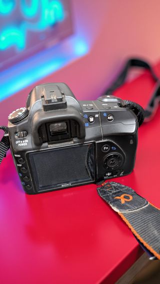 Cámara Sony A200 + Objetivo 18-70 + Tarjeta