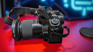 Cámara Sony A200 + Objetivo 18-70 + Tarjeta