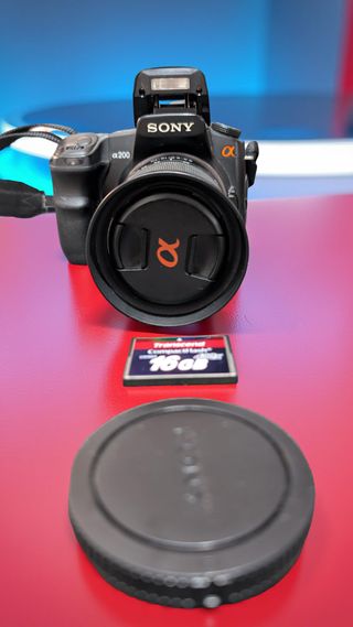 Cámara Sony A200 + Objetivo 18-70 + Tarjeta