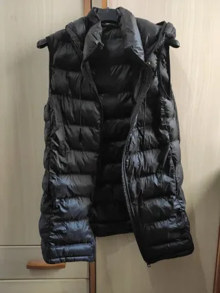 Abrigo Zara Negro Sin Mangas Con Gorro Talla XS