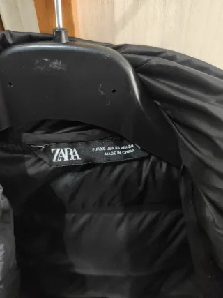 Abrigo Zara Negro Sin Mangas Con Gorro Talla XS