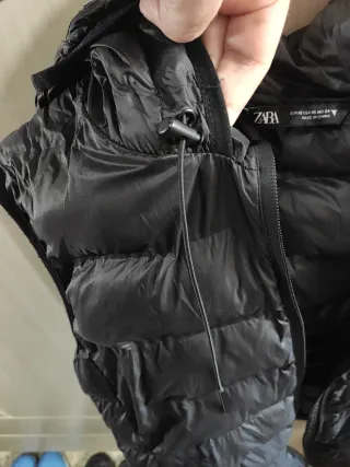 Abrigo Zara Negro Sin Mangas Con Gorro Talla XS