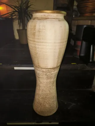 Jarrón Cerámica Beige y Dorado Estilo Egipcio