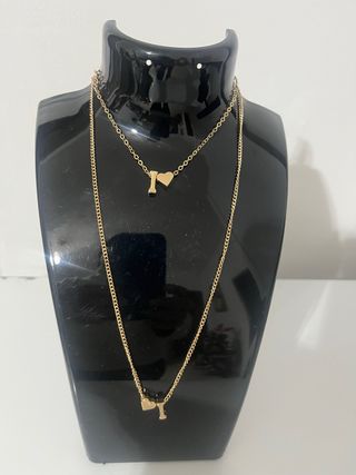 Collar y pulsera dorados con letra I