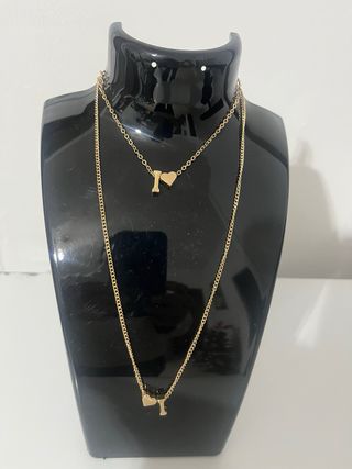 Collar y pulsera dorados con letra I
