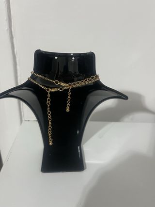 Collar y pulsera dorados con letra I