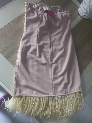 Vestido dorado lentejuelas y plumas