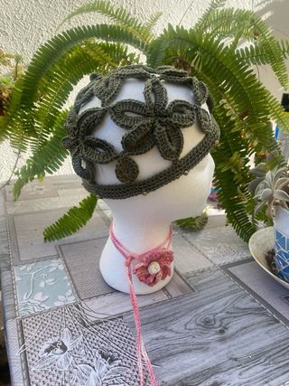 Casquete crochet verde flores