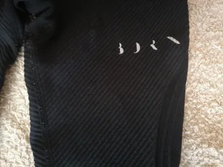 Leggings negros con detalle tejido