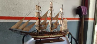 Barco de vela de madera