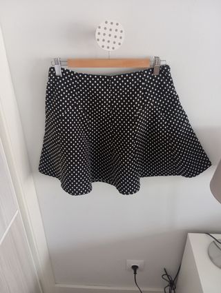 Minifalda Stradivarius lunares negra