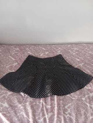 Minifalda Stradivarius lunares negra