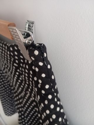 Minifalda Stradivarius lunares negra