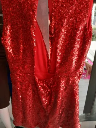 Mono corto lentejuelas rojo escotado