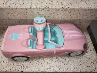 Macchina sportiva rosa Barbie