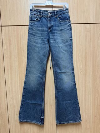 Vaqueros acampanados azules