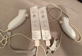 Due controller Wii Nintendo