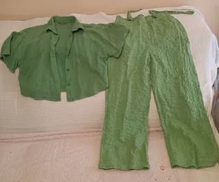 Conjunto verde camiseta y pantalón T10-12