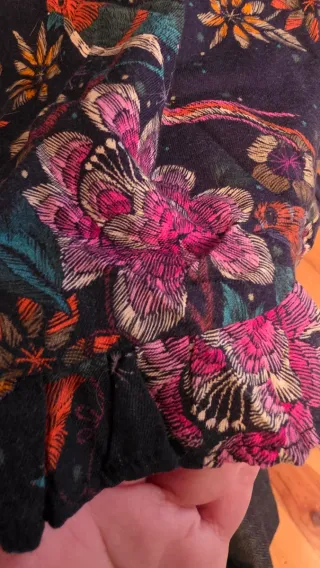 Blusa manga larga estampada pájaros y flores