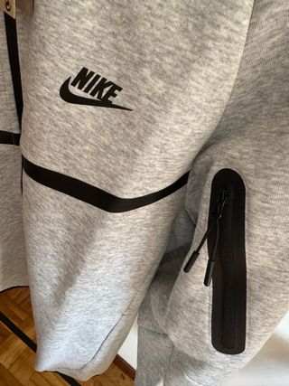 Chaqueta Nike Tech Gris