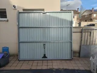 Puerta de garaje metálica