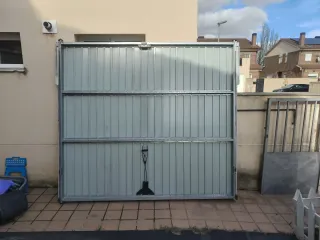 Puerta de garaje metálica