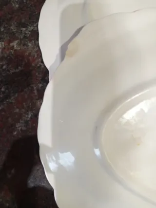 Bandejas de porcelana rojas y blancas