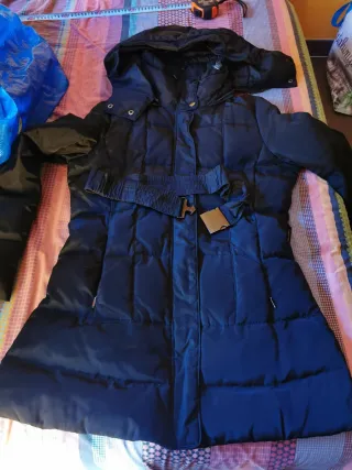 Abrigo plumífero Zara negro mujer