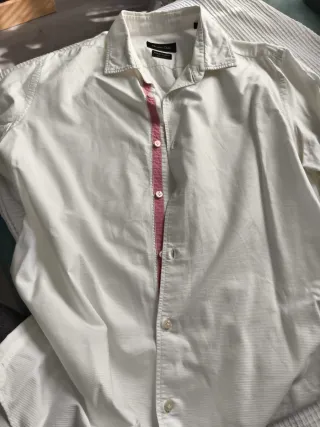 Camisa blanca Massimo Dutti con detalle rosa