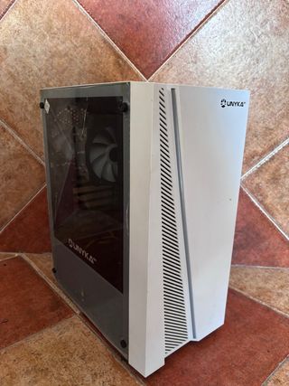 Torre PC per parti. SCATOLA DI MONTAGGIO PER COMPUTER