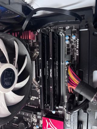 Torre PC per parti. SCATOLA DI MONTAGGIO PER COMPUTER