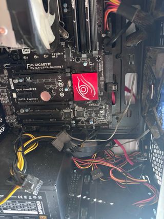 Torre PC per parti. SCATOLA DI MONTAGGIO PER COMPUTER